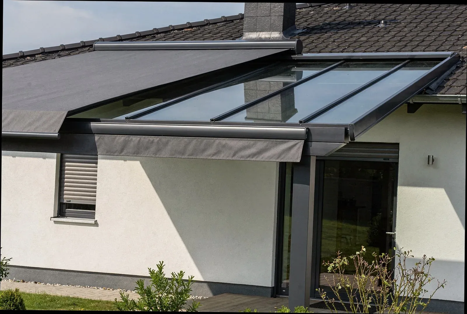 Balkonverglasung mit innen liegendem Sonnenschutz in Gütersloh